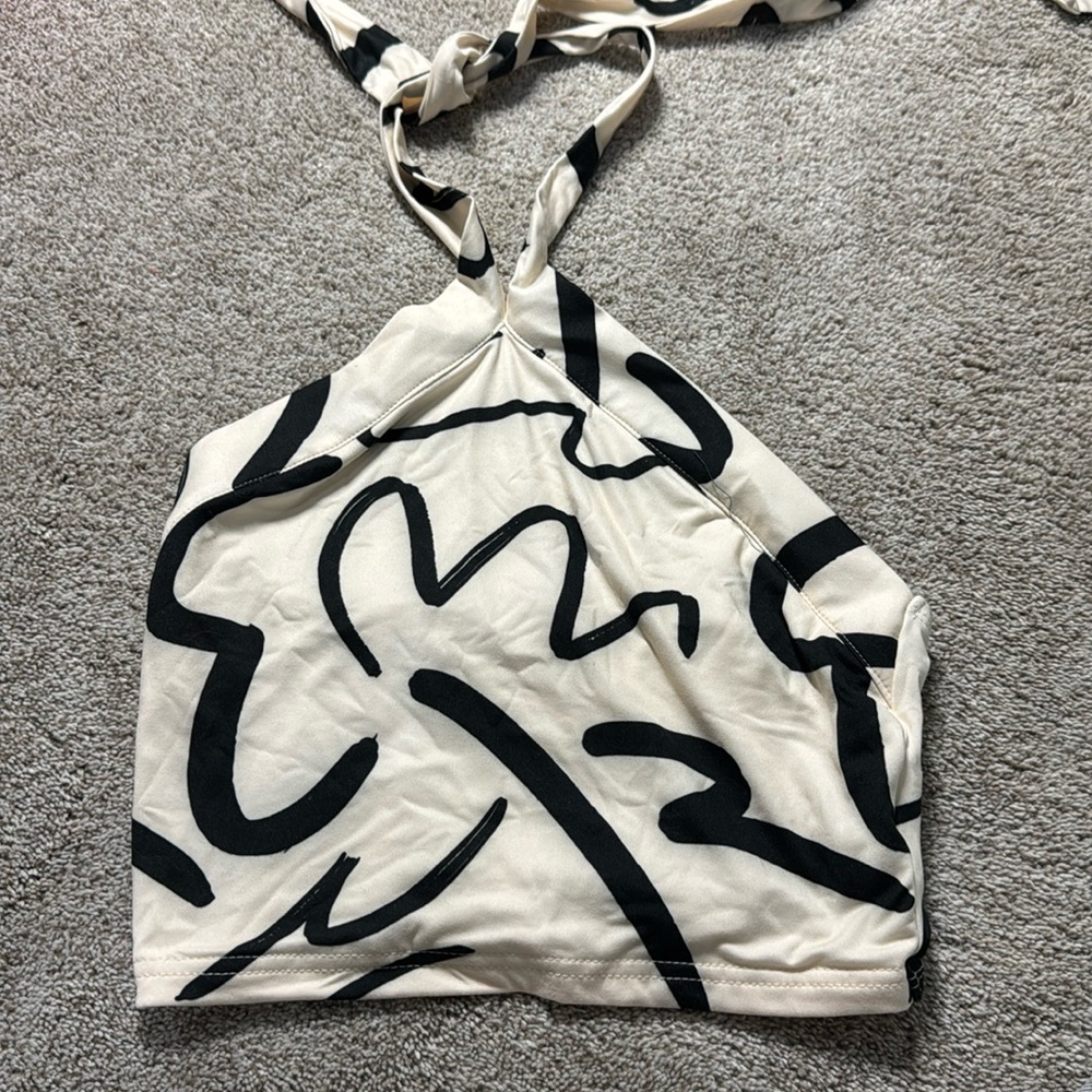 Super cute, black and white top perfect for going out